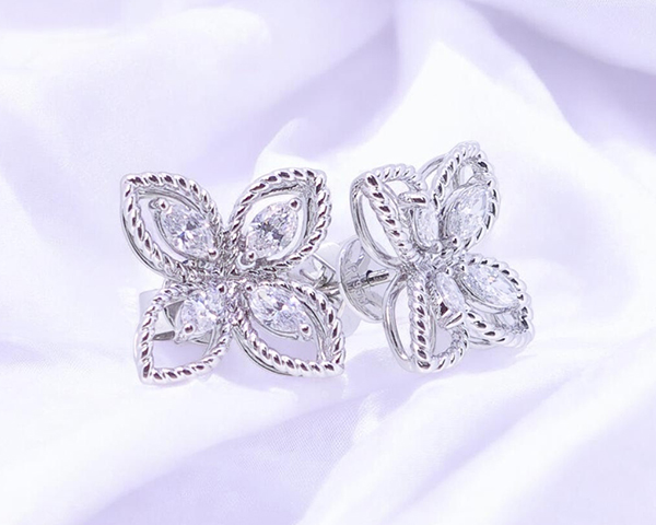 ダイヤモンドピアス